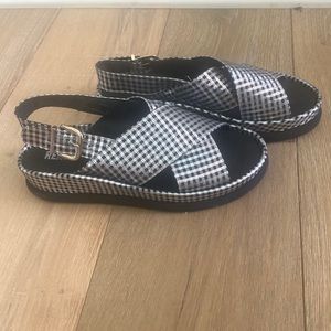 Renvy woman's size 8.5 black/silver checked shoes